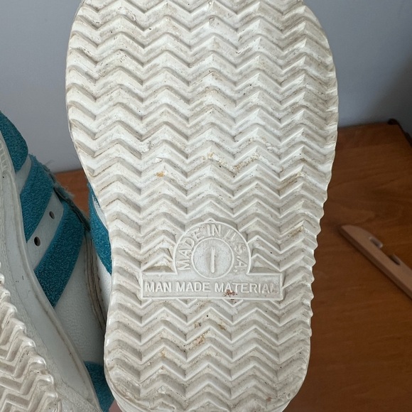 Vintage Disney Mickey Mouse White and Blue Sneakers with Velcro Closure Size 1 - Picture 7 of 7